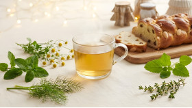 Jak si po svátcích ulevit od těžkého žaludku? Pomůže trojice bylinných pomocníků